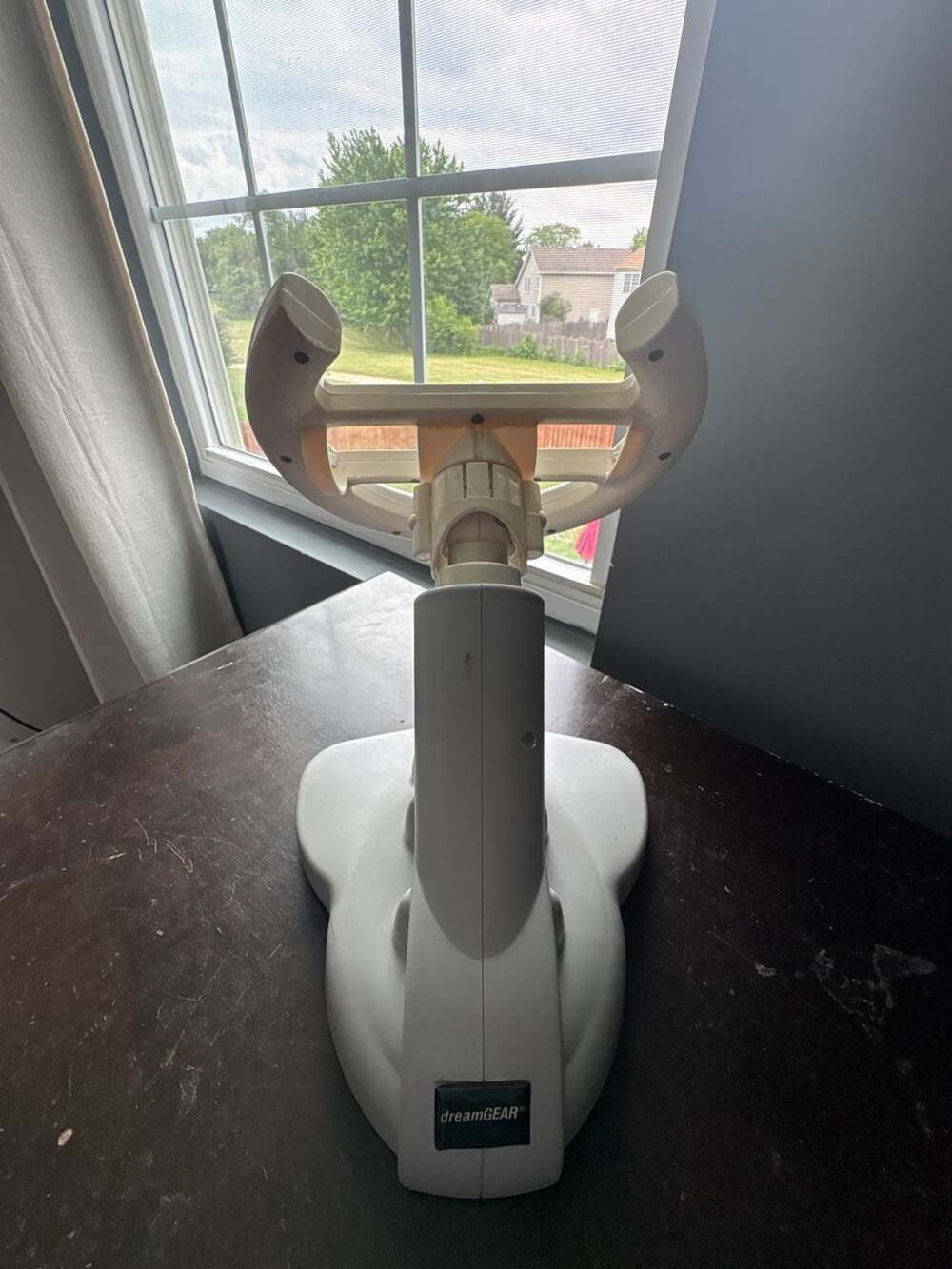 dreamGEAR Wii Racing Wheel Stand - Picture 3 of 4